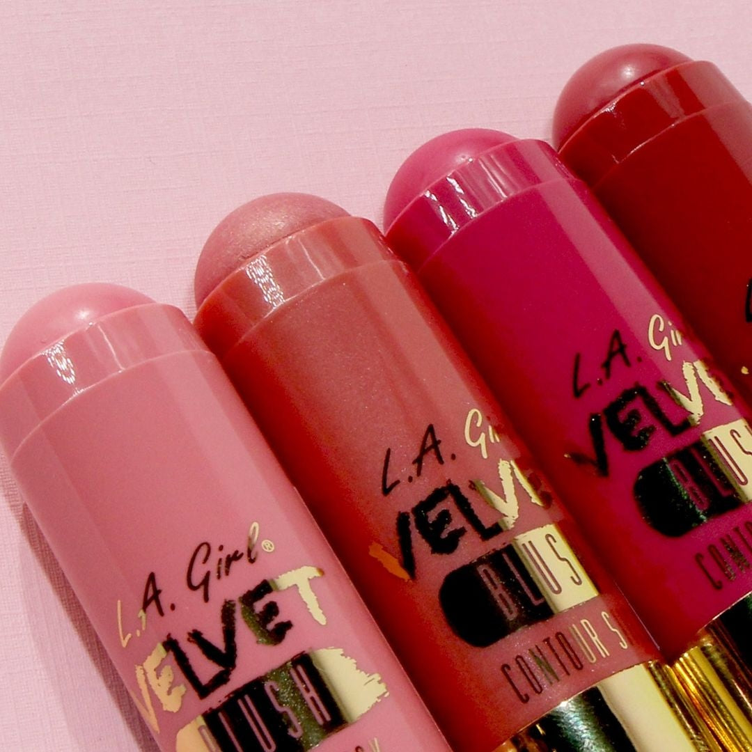 De LA Girl Velvet Blush Sticks een geweldige aanvulling op elke make-up collectie.