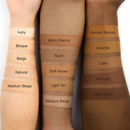 Vrouwen die genieten van hoogwaardige make-up van LA Girl, een merk dat bekend staat om haar betaalbare prijs en glamoureuze uitstraling.